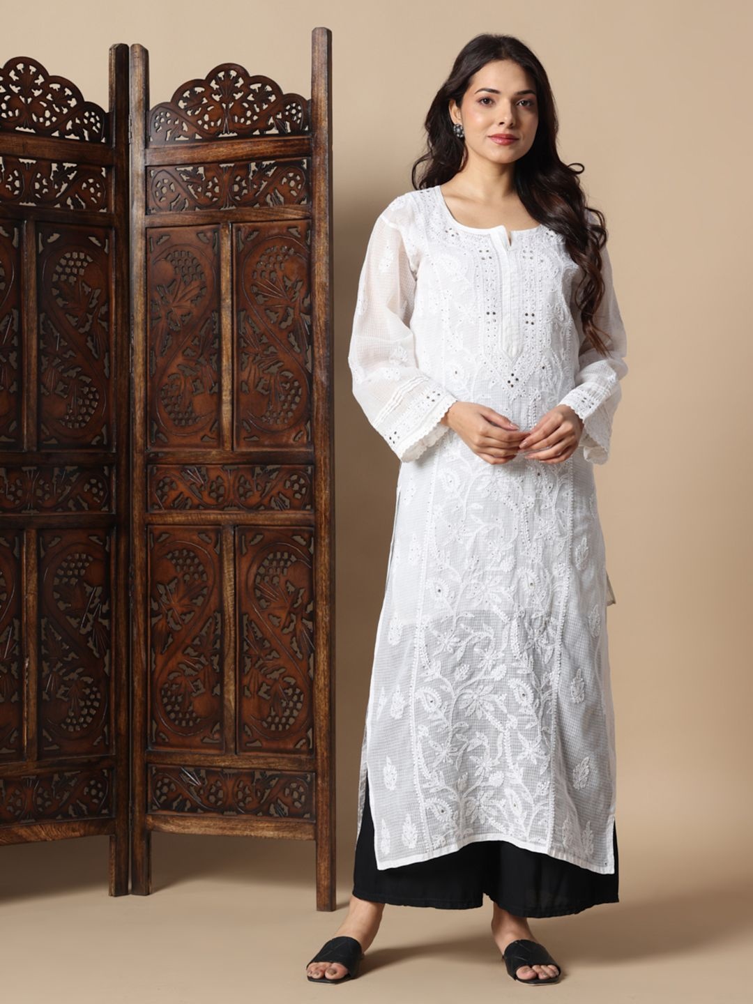 

Fashionable Chikan Handikraft Ethnic Motifs Embroidered Chikankari Cotton Straight Kurta, White