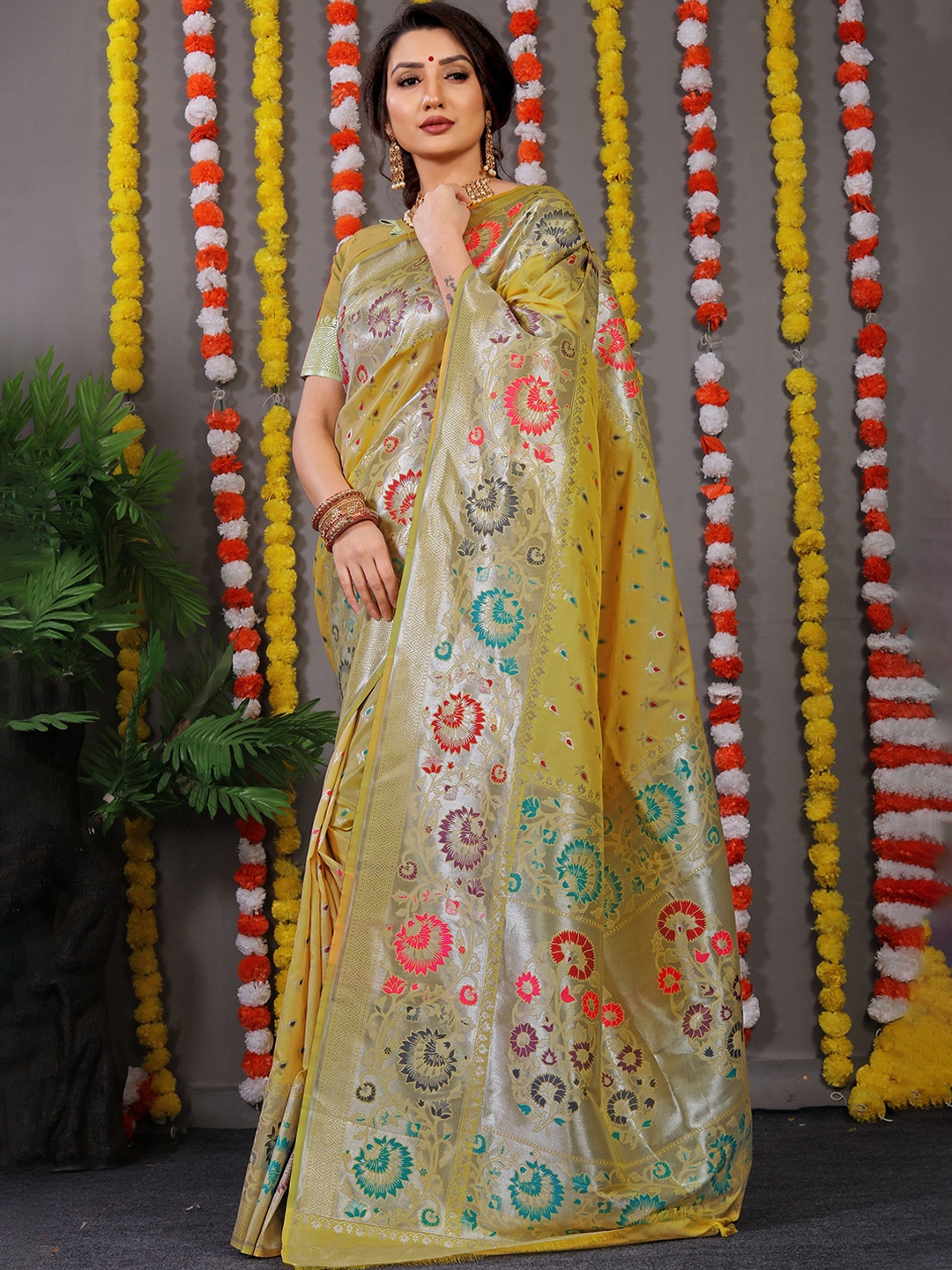 

Kandora Woven Design Zari Pure Silk Paithani Saree, Mustard