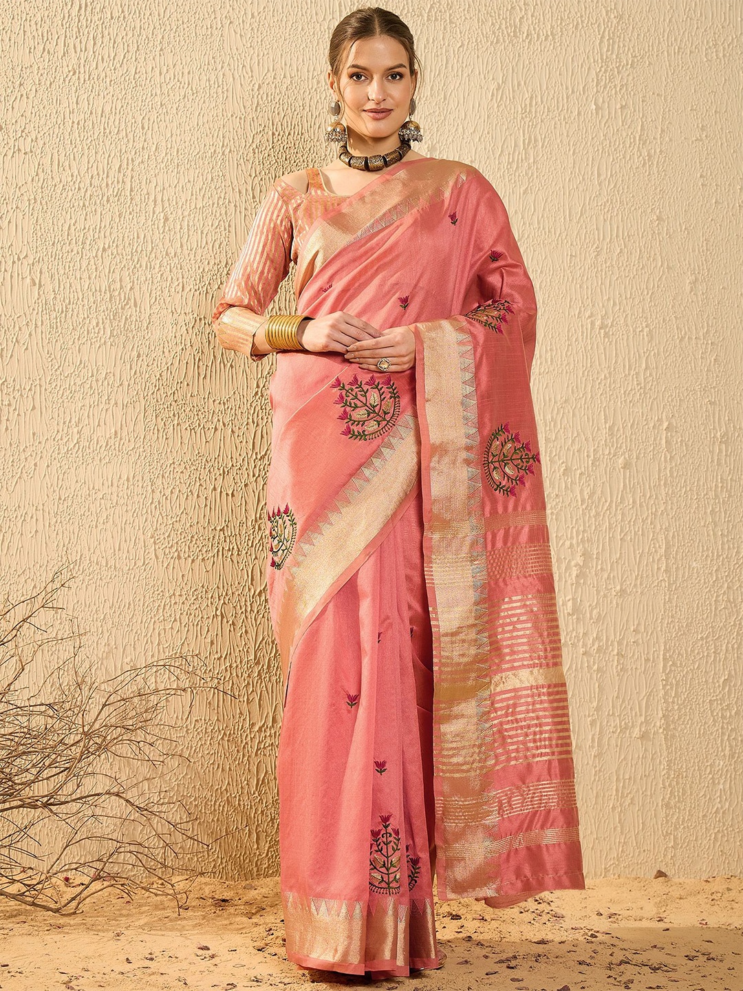 

DIVASTRI Floral Embroidered Zari Banarasi Saree, Peach