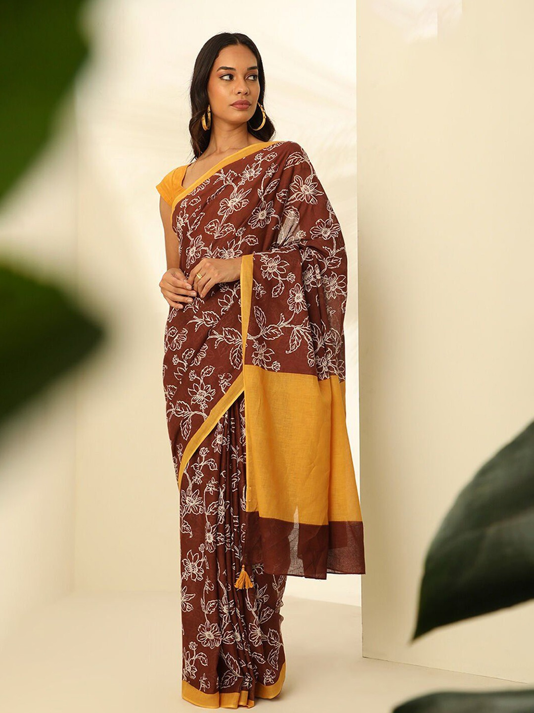 

Taneira Floral Pure Cotton Saree, Brown