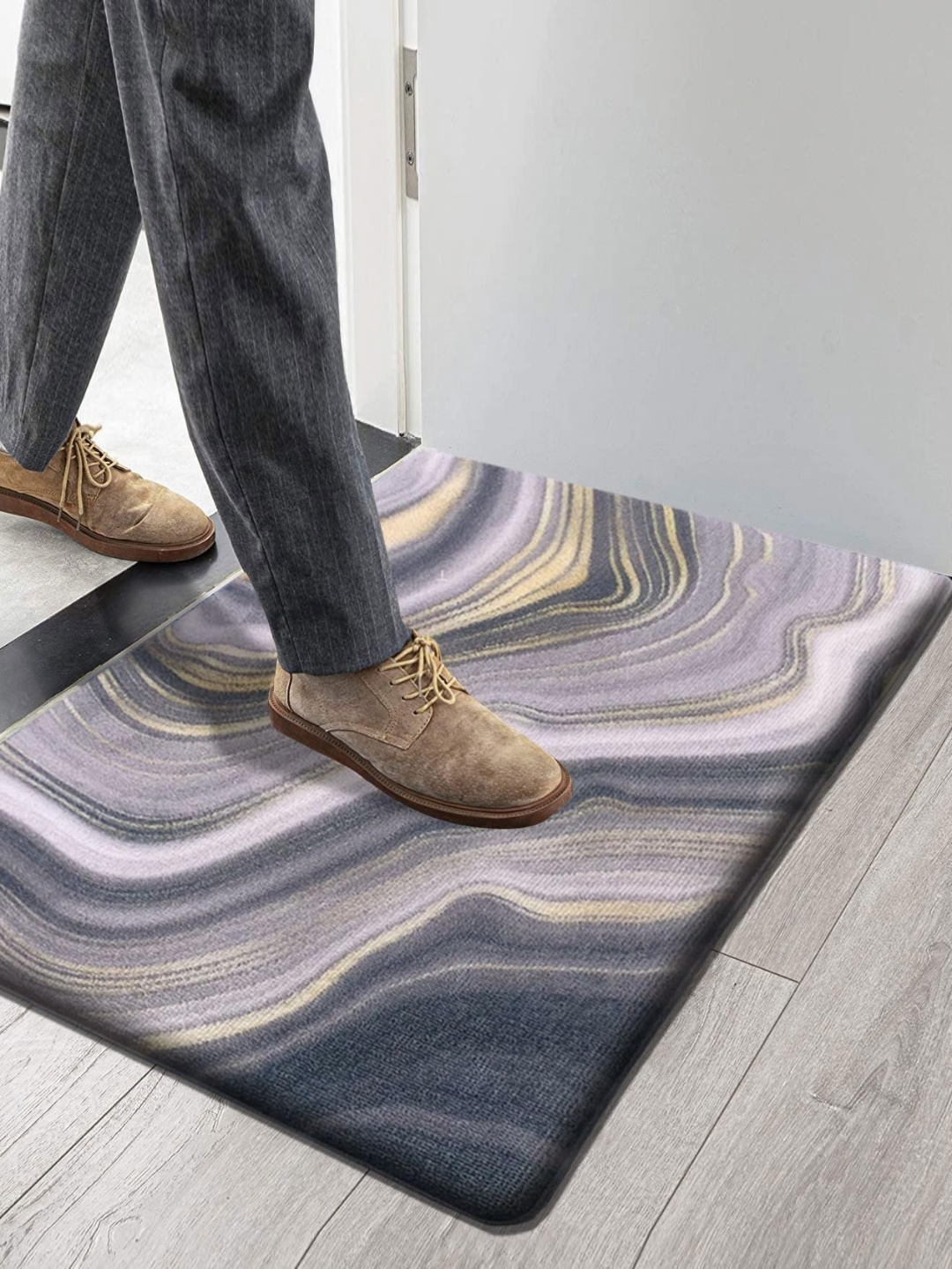 

LUXEHOME INTERNATIONAL Black & Grey Abstract Printed Anti-Skid & Fatigue Doormat