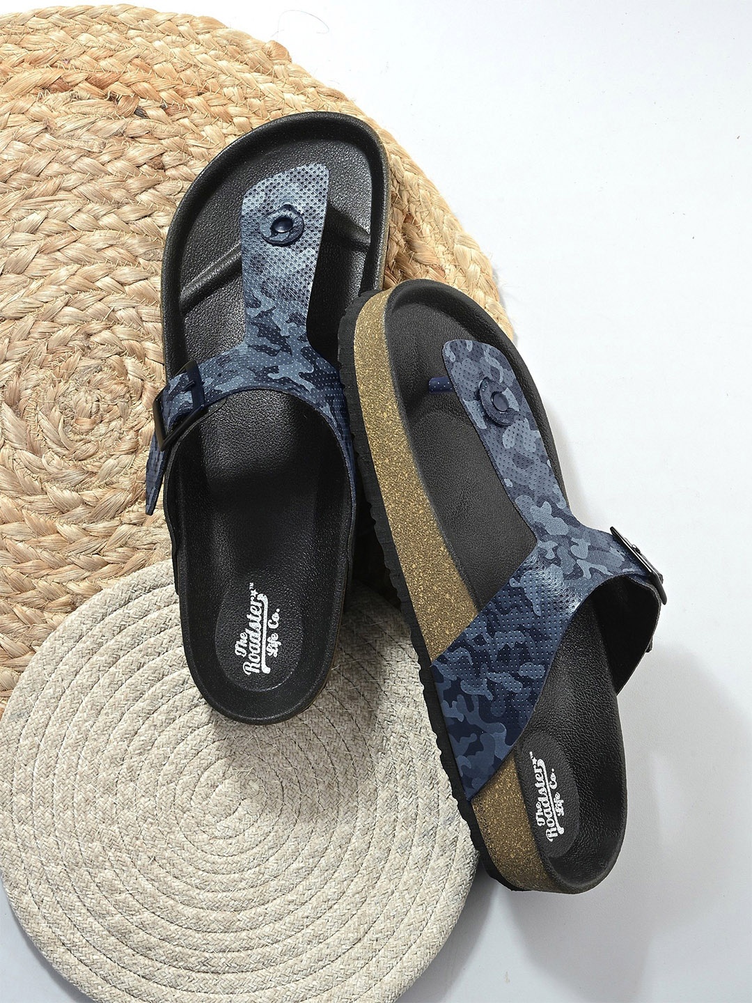 

The Roadster Lifestyle Co Men Printed Comfort Sandals, Navy blue