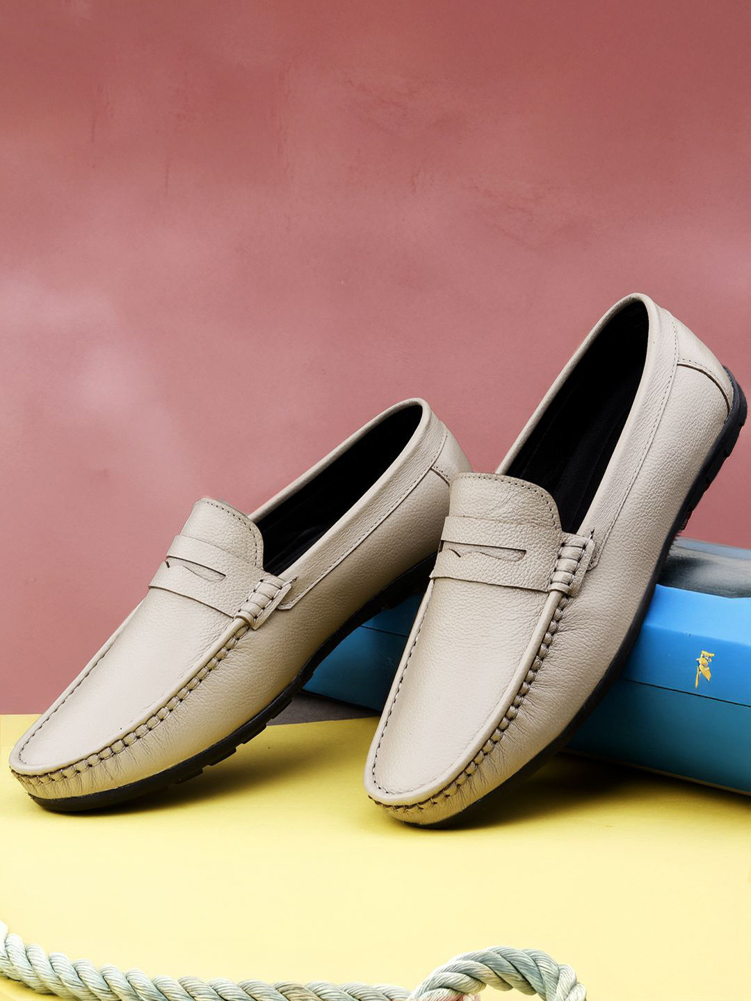

The Roadster Lifestyle Co Men Casual Loafers, White