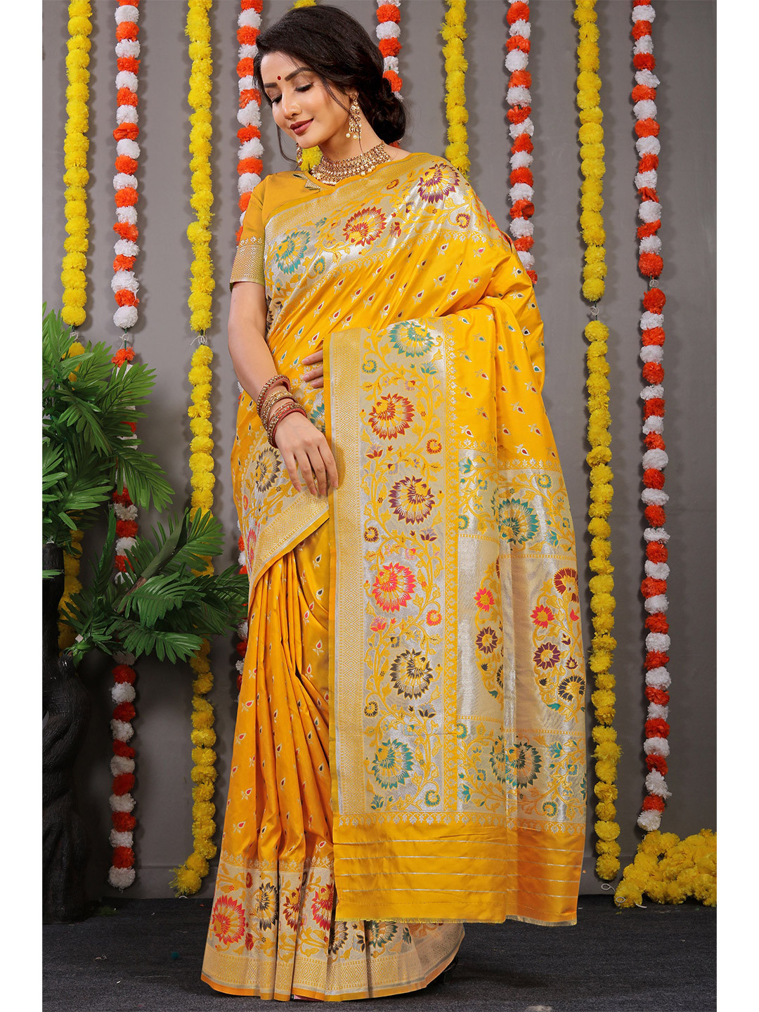 

Kandora Woven Design Zari Pure Silk Paithani Saree, Yellow