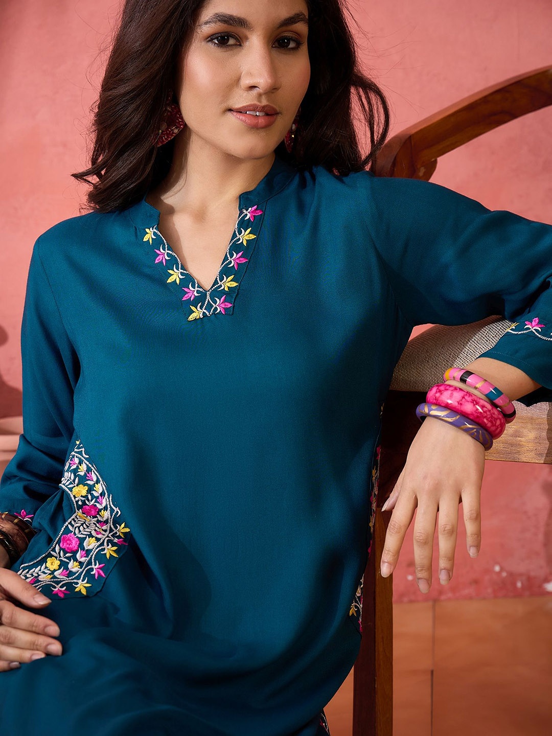 

Sangria Floral Embroidered Mandarin Collar Straight Kurta With Trousers, Teal