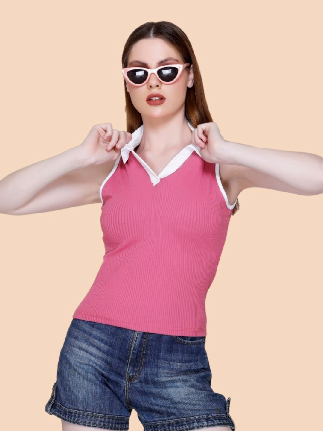 

White Moon Women V-Neck T-shirt, Pink