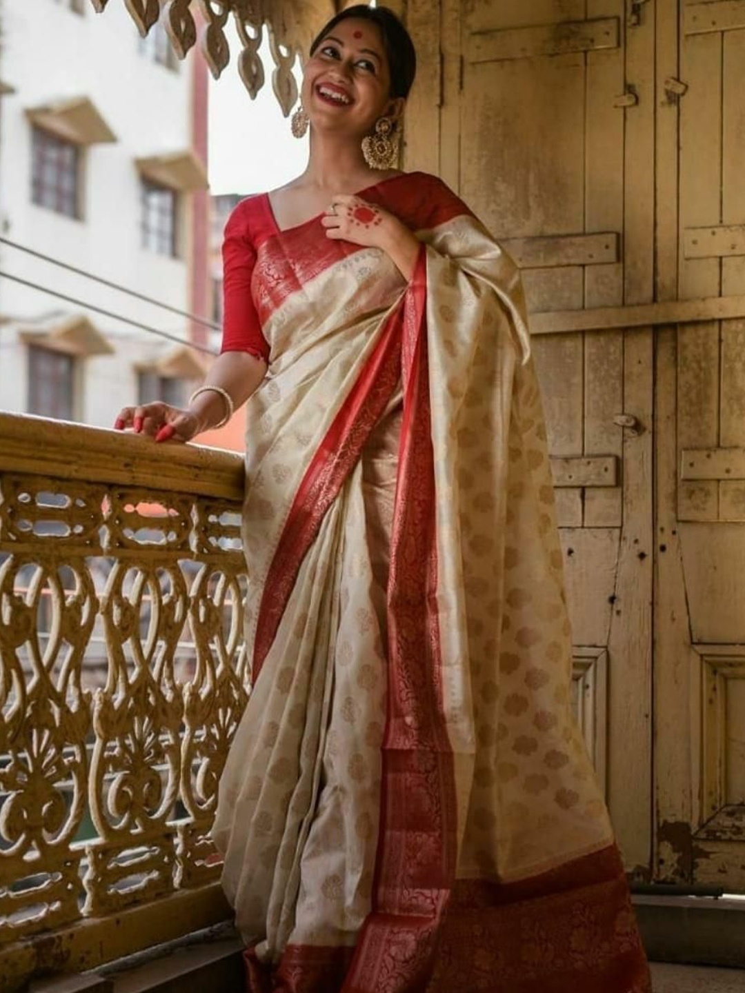 

Aika Woven Design Zari Pure Silk Banarasi Saree, White