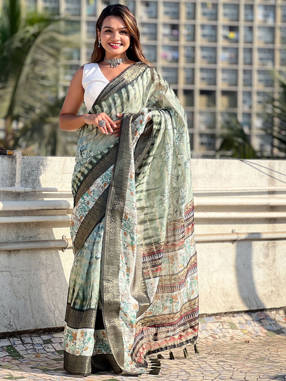 

Vintro Floral Zari Saree, Green