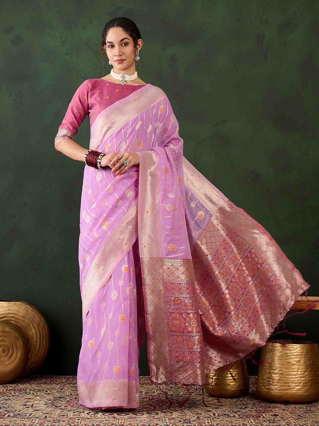 

DIVASTRI Woven Design Saree With Blouse, Lavender