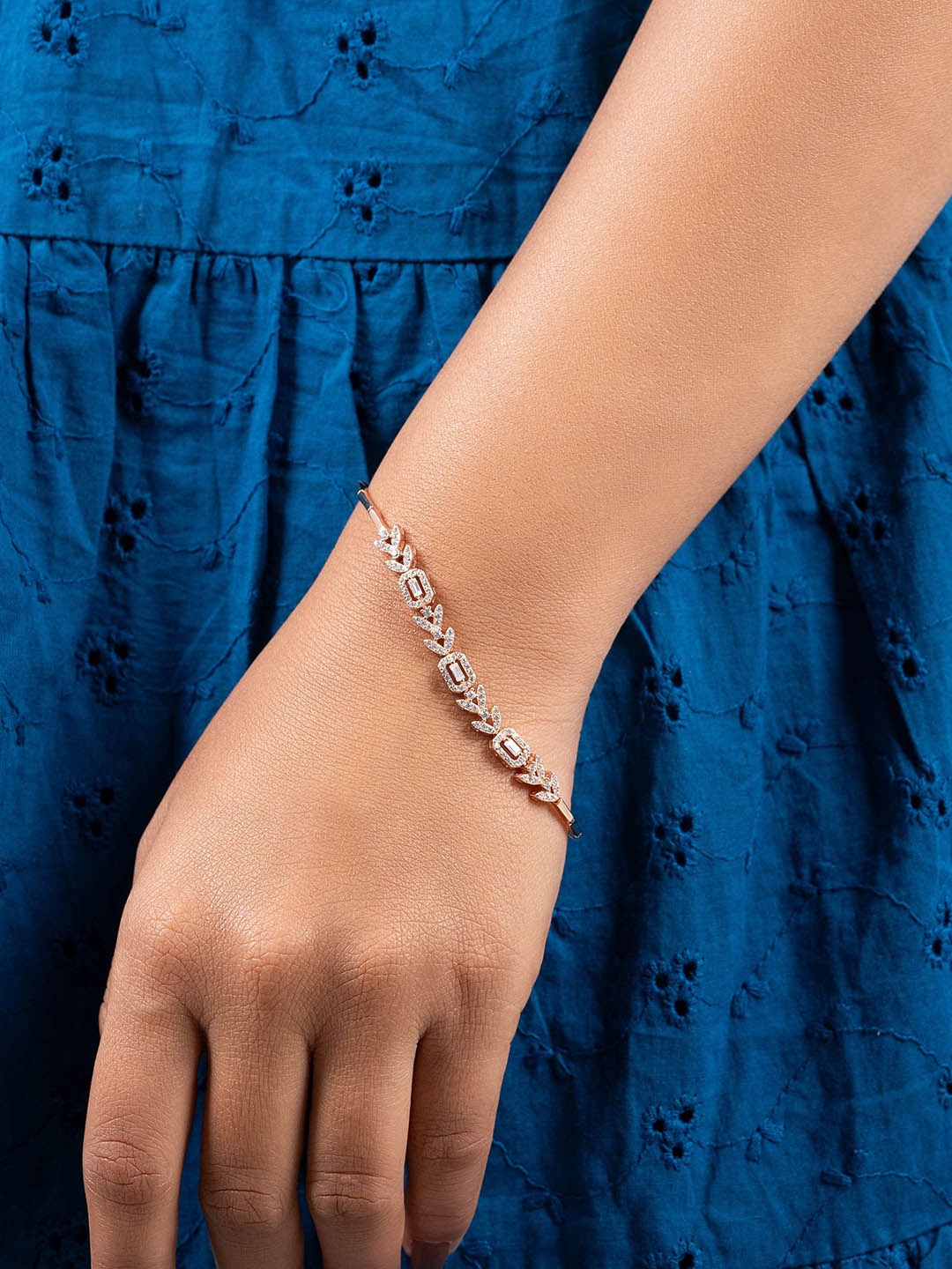 

GLYTERS Women Sterling Silver Rose Gold-Plated Link Bracelet
