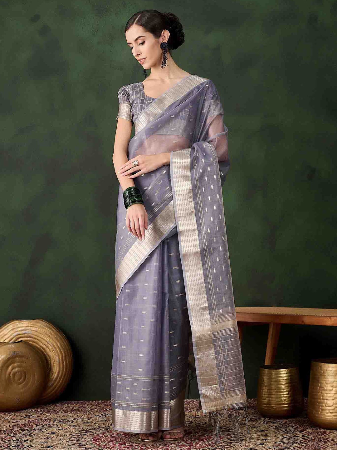 

DIVASTRI Woven Design Saree With Blouse, Grey