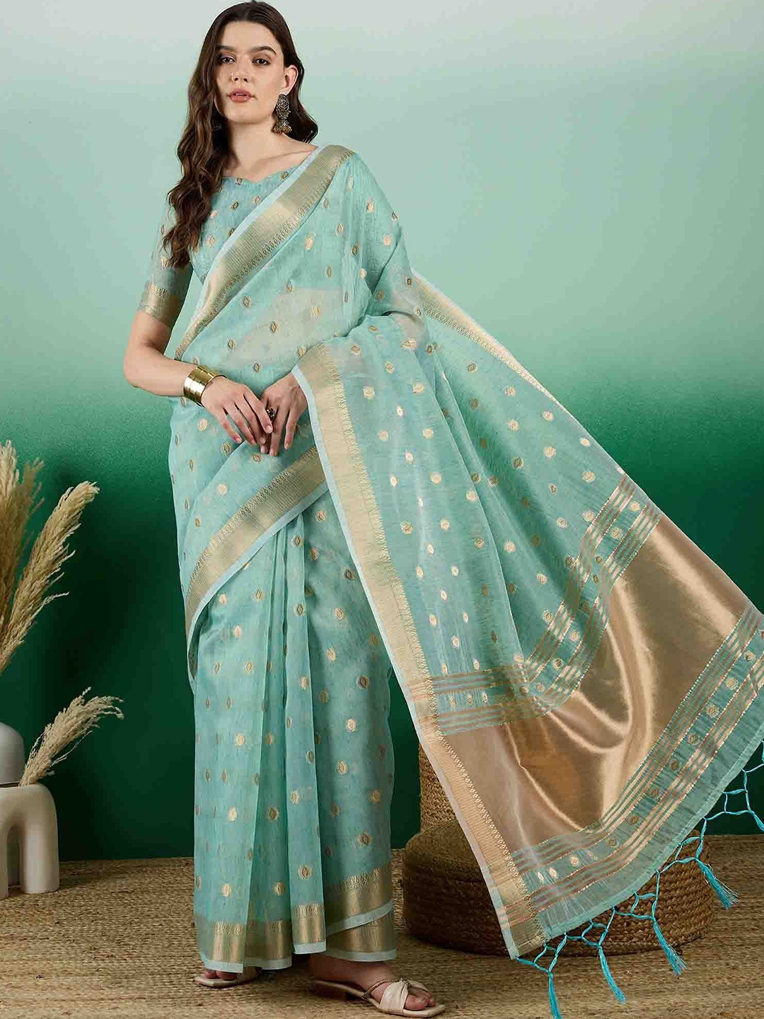 

DIVASTRI Woven Design Saree With Blouse, Blue