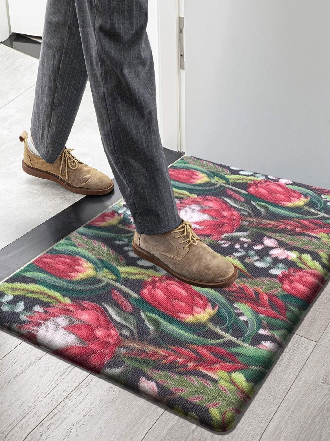 

LUXEHOME INTERNATIONAL Red & Green Floral Printed Anti-Skid Doormat