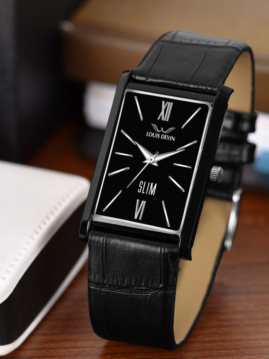 

LOUIS DEVIN Men Brass Dial & Reset Time Analogue Watch LD-BK052-BLACK