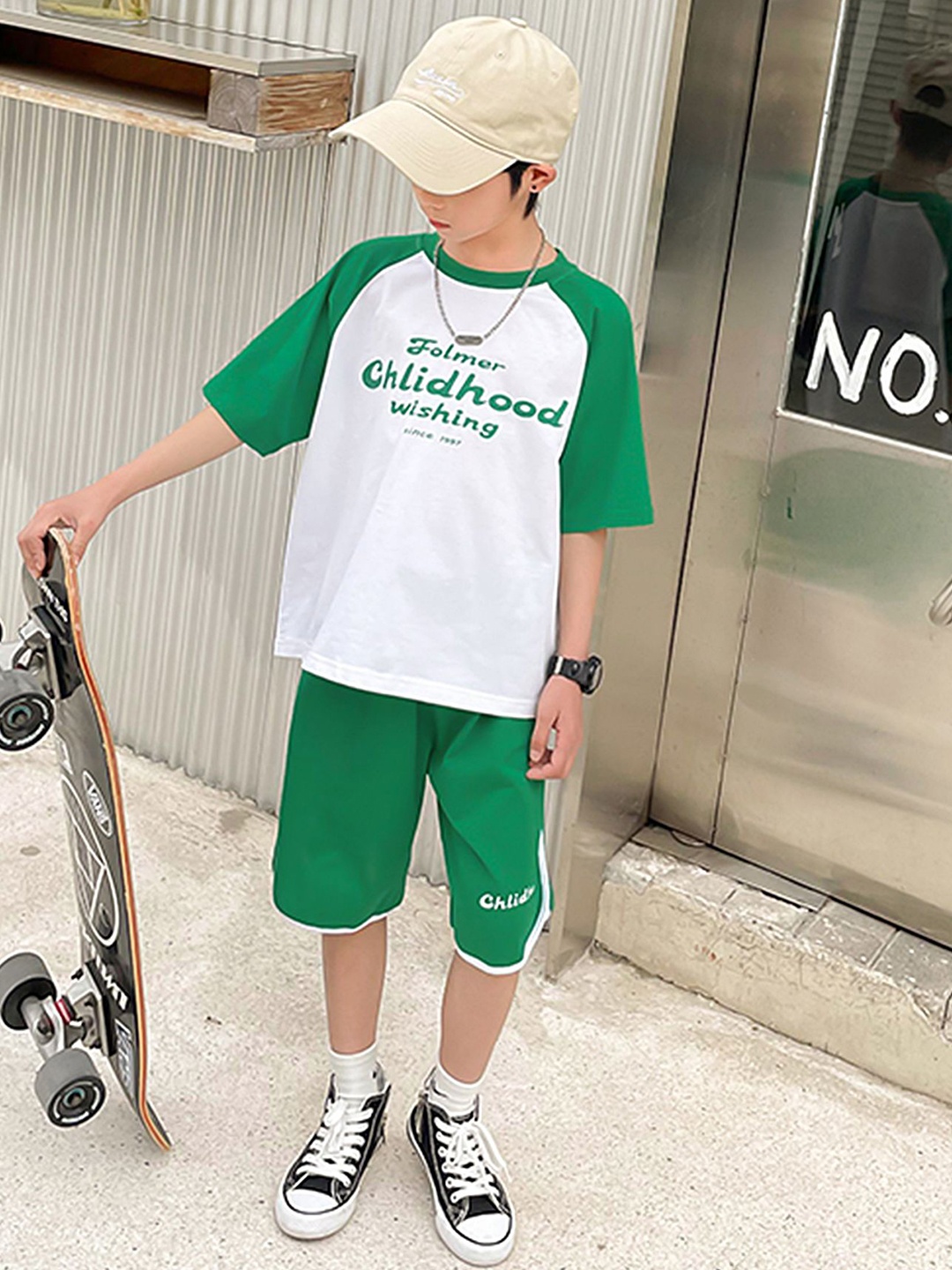 

LULU & SKY Boys Printed Pure Cotton T-Shirt With Shorts, Green