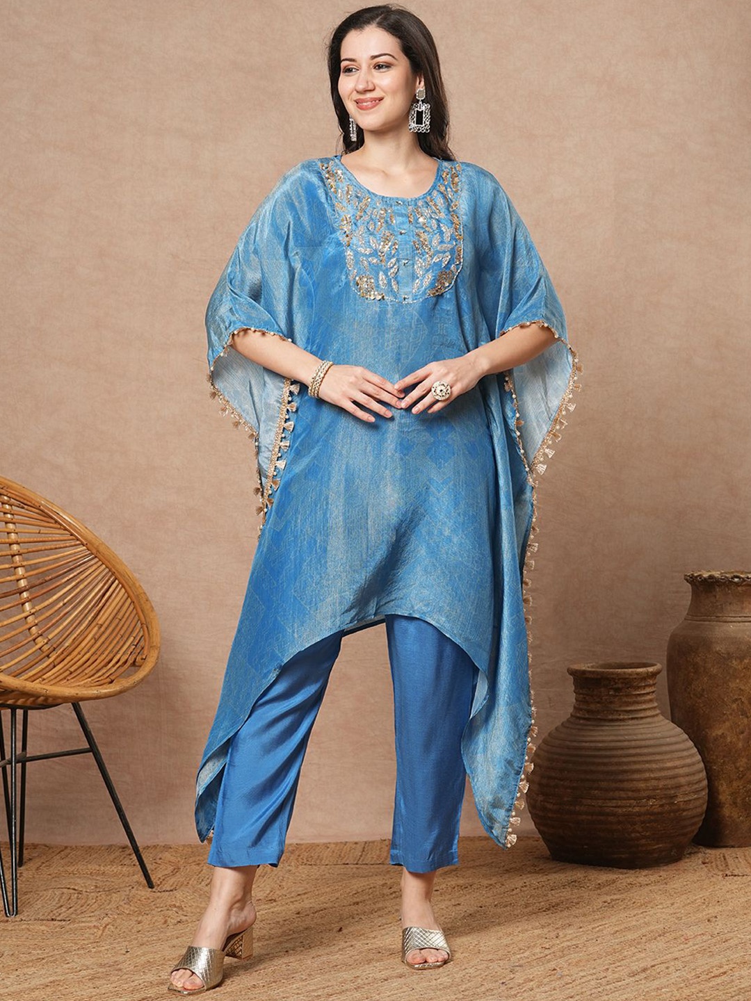 

FASHOR Floral Embroidered Zari Work Round Neck Kaftan Kurta With Trousers, Blue