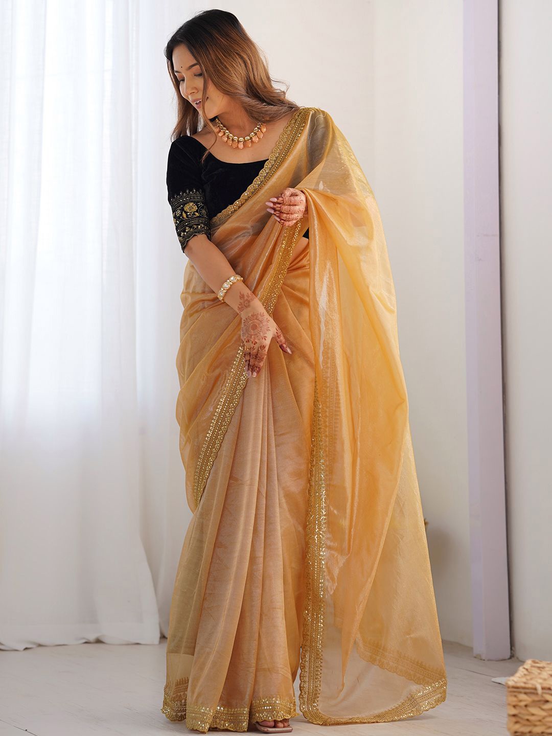 

LeeliPeeri Designer Embellished Sequinned Net Saree, Gold
