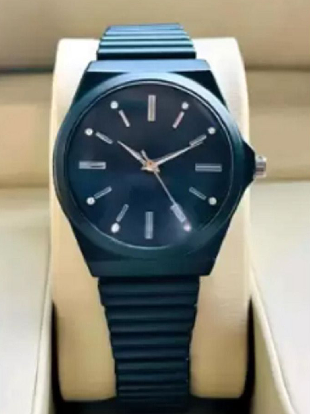 

Miss Perfect Women Dial & Straps Analogue Watch, Green