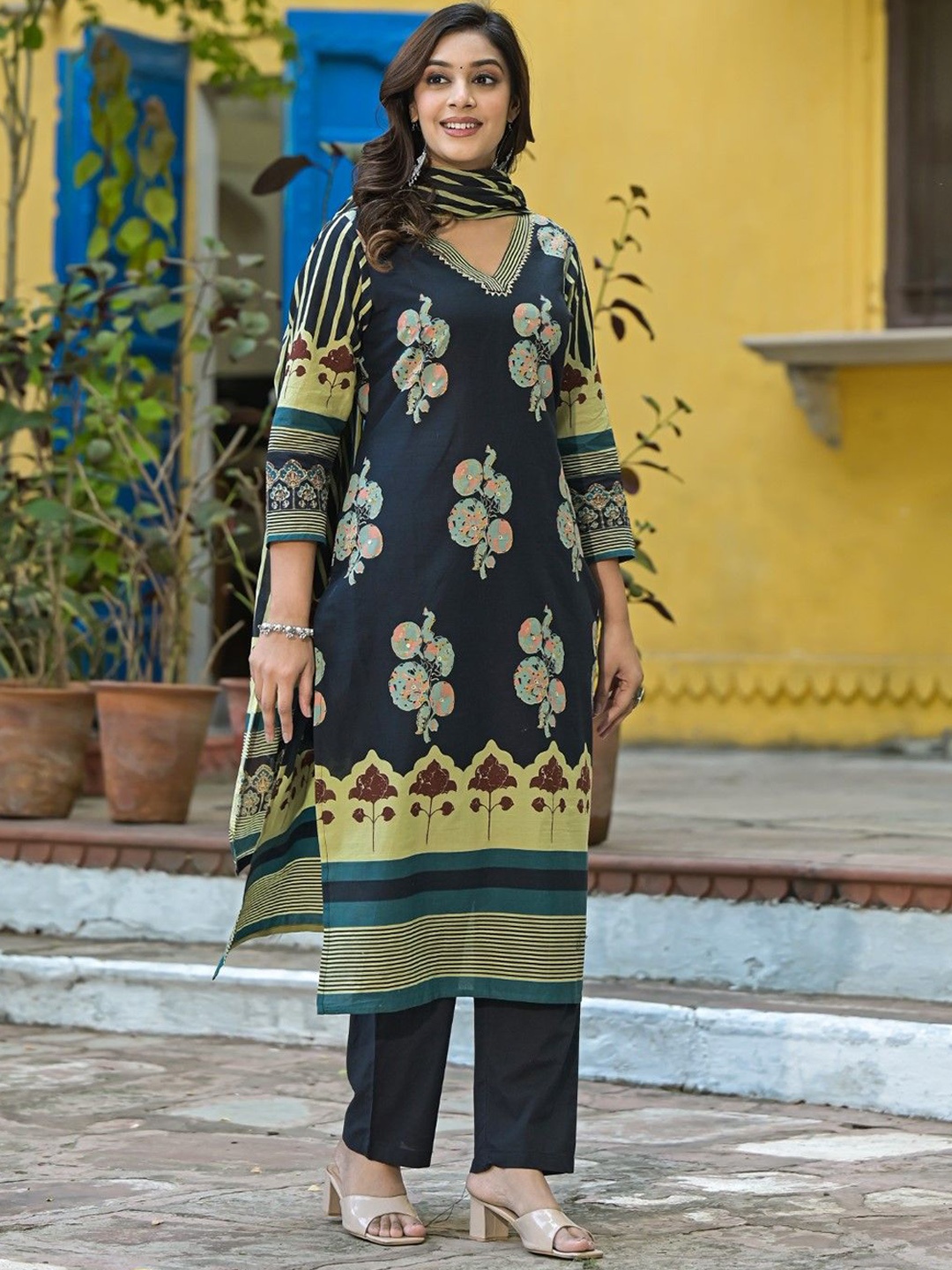 

AUTUMN LANE Floral Printed V-Neck Pure Cotton Straight Kurta With Trouser And Dupatta, Navy blue
