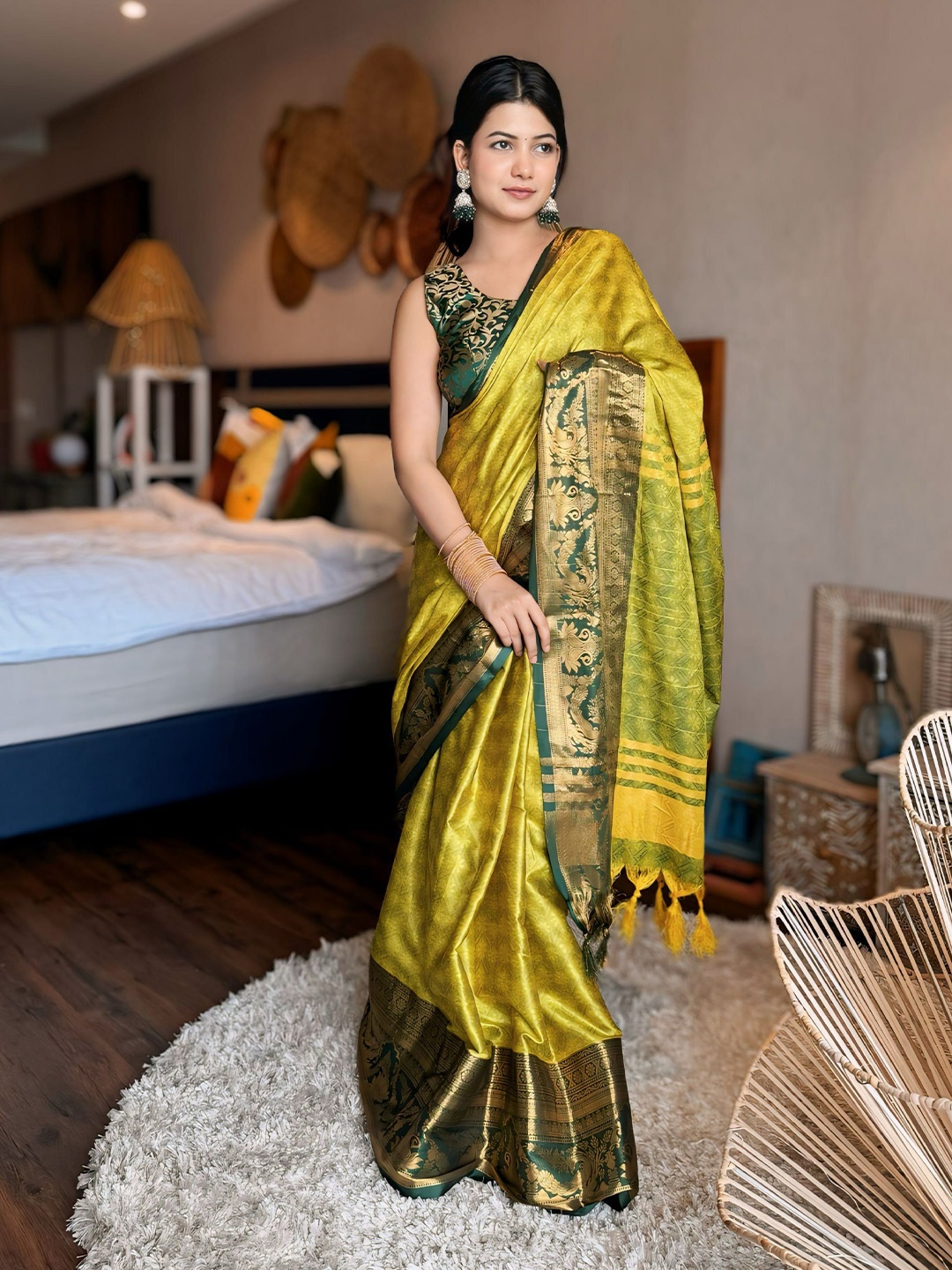 

SILKWEAR Woven Design Zari Silk Cotton Mysore Silk Saree, Green