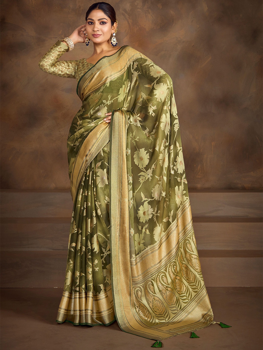 

Sangria Embellished Saree With Blouse Piece, Green