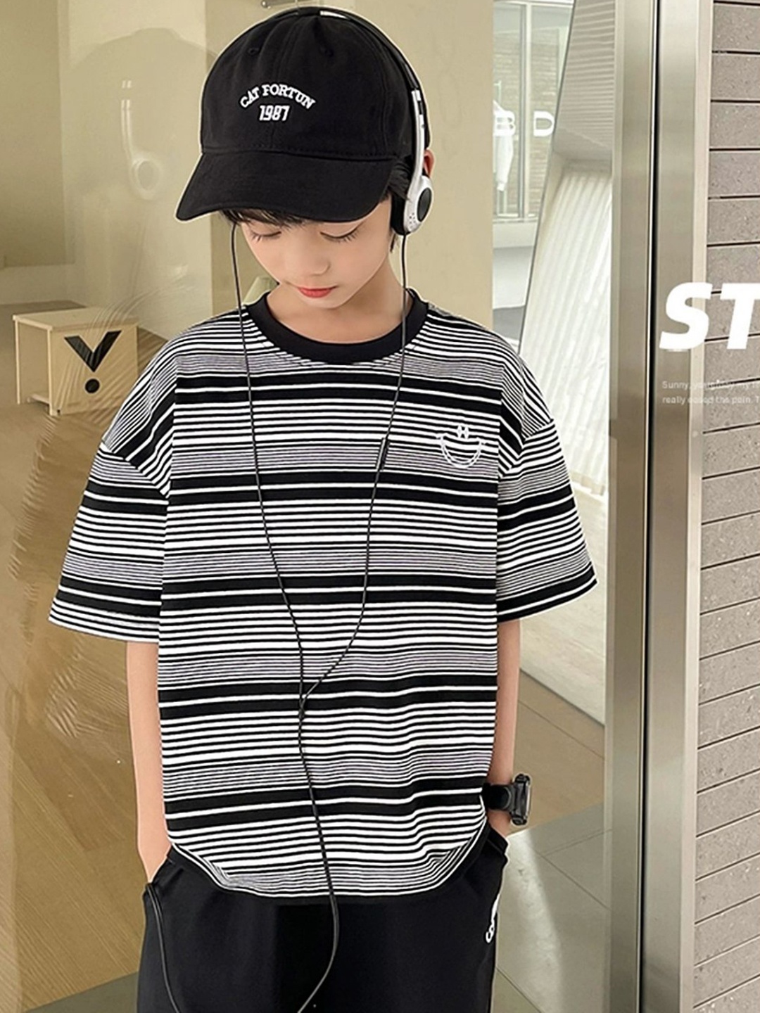 

LULU & SKY Boys Striped Round Neck Cotton Oversized T-shirt, Black
