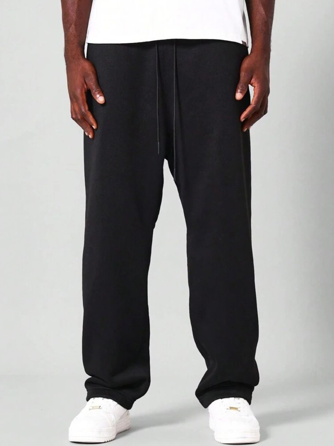 

THE BEETEL HOUSE Men Relaxed Loose Fit Easy Wash Trousers, Black
