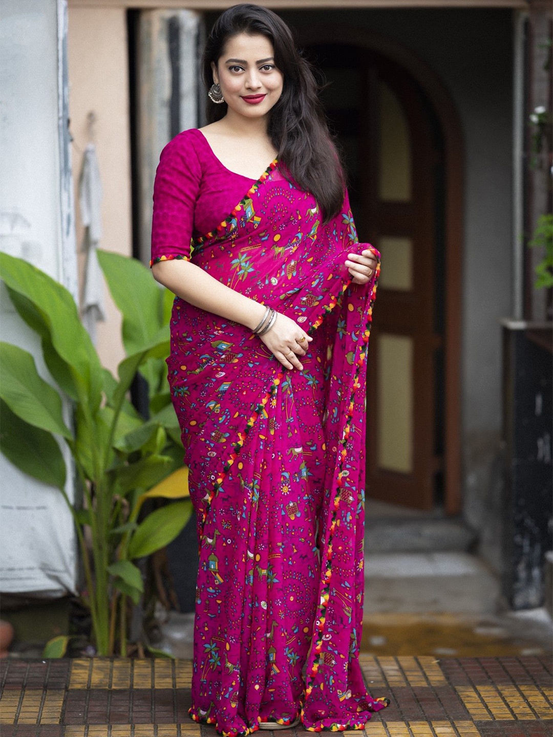

DIVASTRI Warli Poly Georgette Saree, Pink