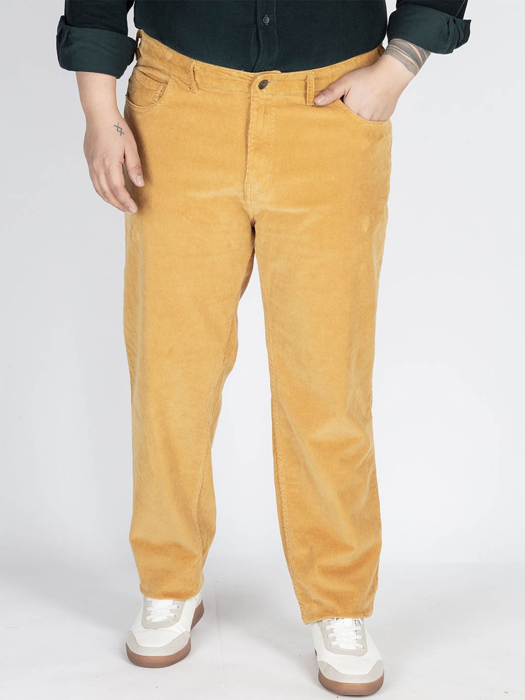 

UNSIZED Men Slim Fit Corduroy Trousers, Beige