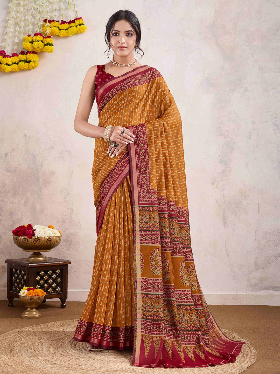 

Rekha Maniyar Ethnic Motifs Zari Pure Cotton Dabu Saree, Mustard