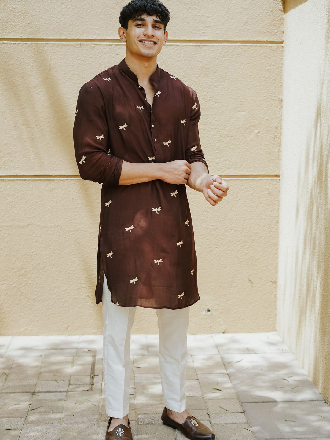 

UNCUFFED Dragon Fly Embroidered Muslin Silk Pathani Kurta, Brown