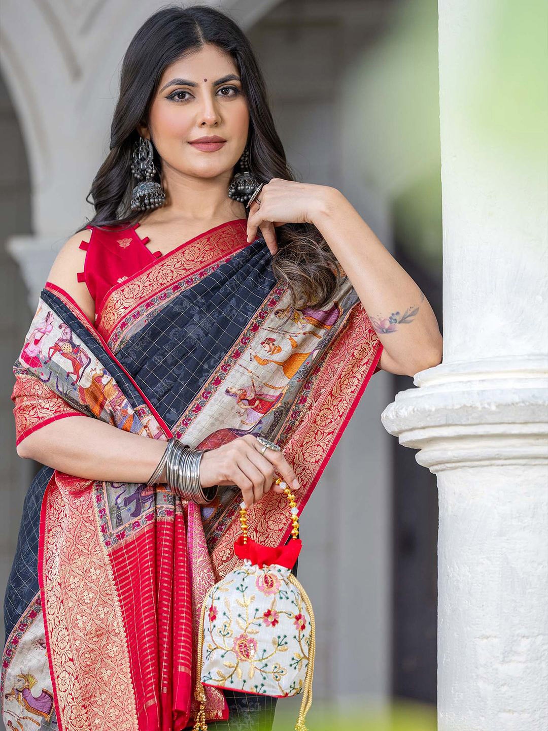 

Saree mall Checked Designer Sungudi Sarees, Charcoal