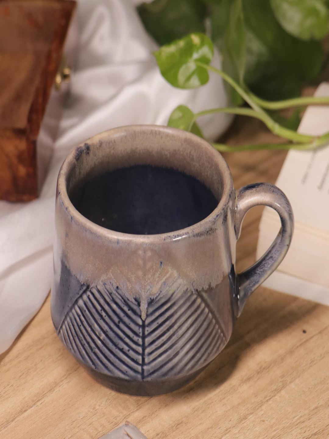 

Rare Planet Grey & Navy Blue 2 Pieces Leaf Textured Ceramic Glossy Mugs