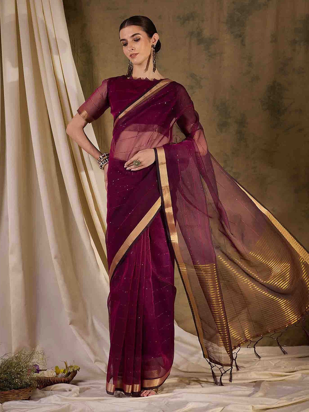 

DIVASTRI Striped Sequined Saree With Blouse, Purple
