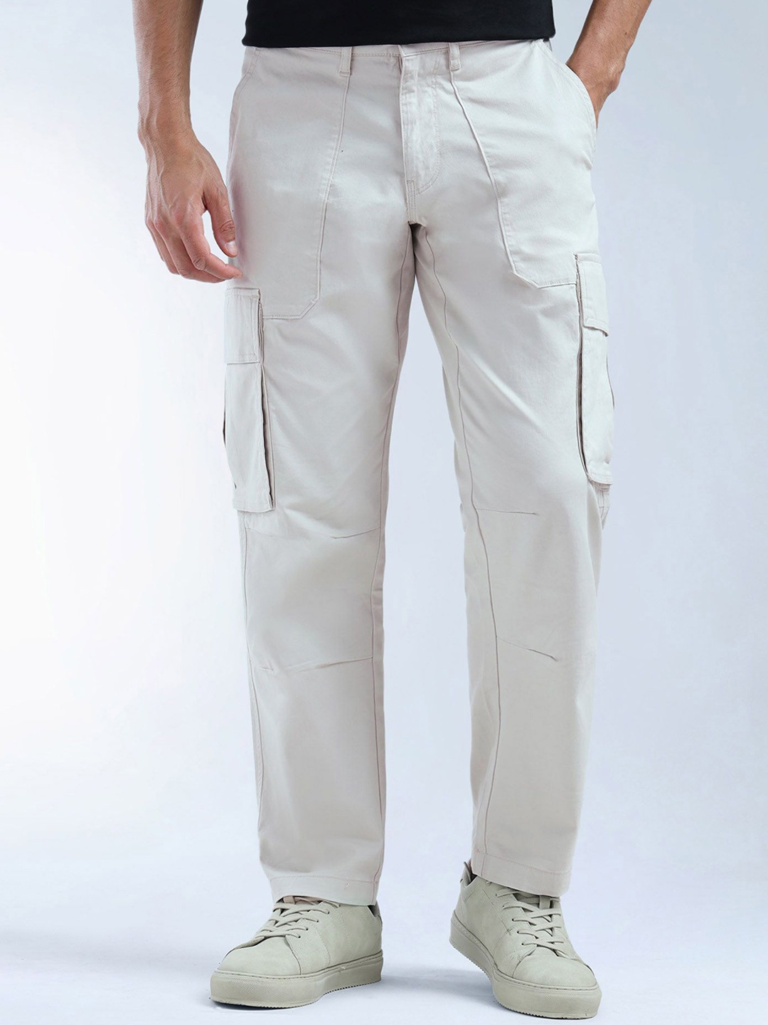 

Flying Machine Men Relaxed Loose Fit Cargos Trousers, Beige