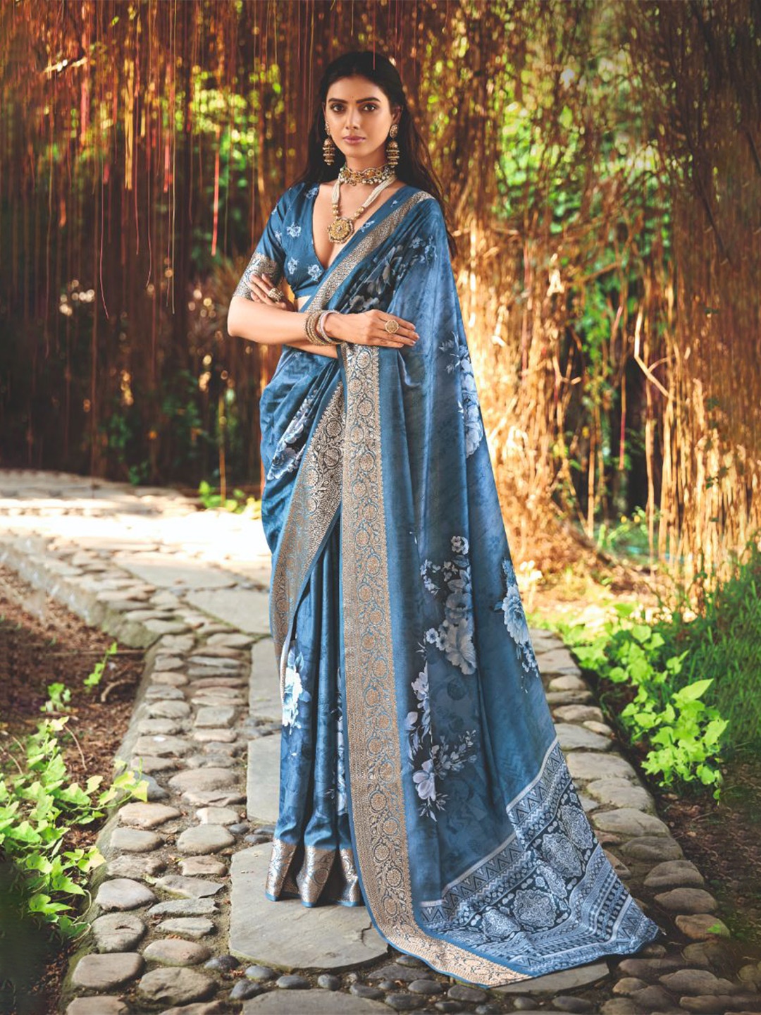 

Sangria Floral Digital Printed Saree With Blouse Piece, Teal