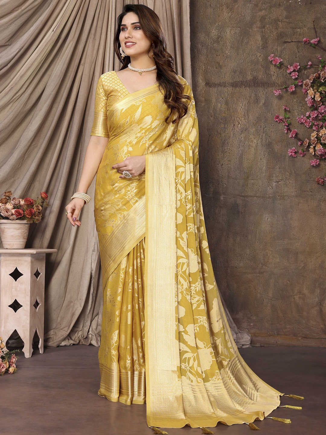 

Sangria Floral Printed Saree With Blouse Piece, Mustard