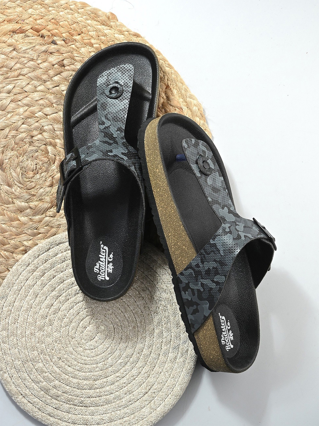 

The Roadster Lifestyle Co Men Textured Pattern Dual-Strap Cushioned Sandals, Black
