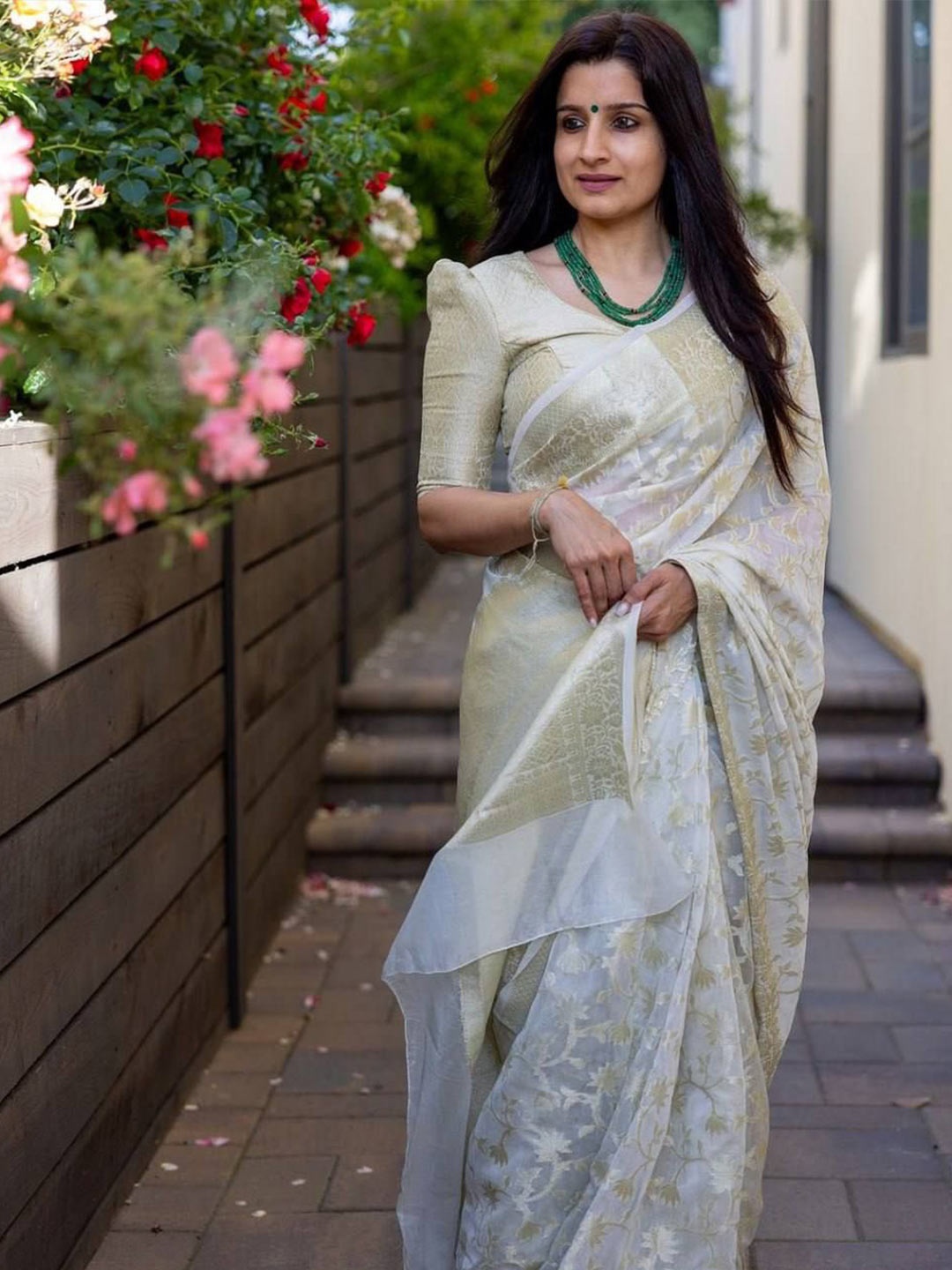 

LADY SHOPI Woven Design Pure Silk Banarasi Saree, White