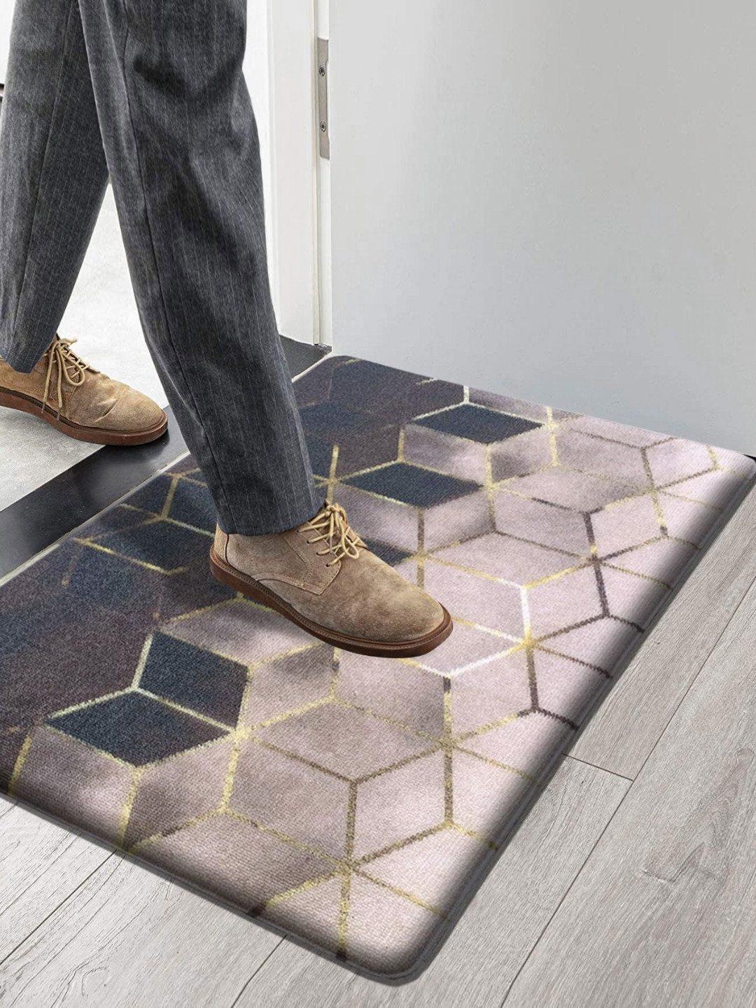 

LUXEHOME INTERNATIONAL Black & Beige Geometric Printed Anti-Skid Doormat