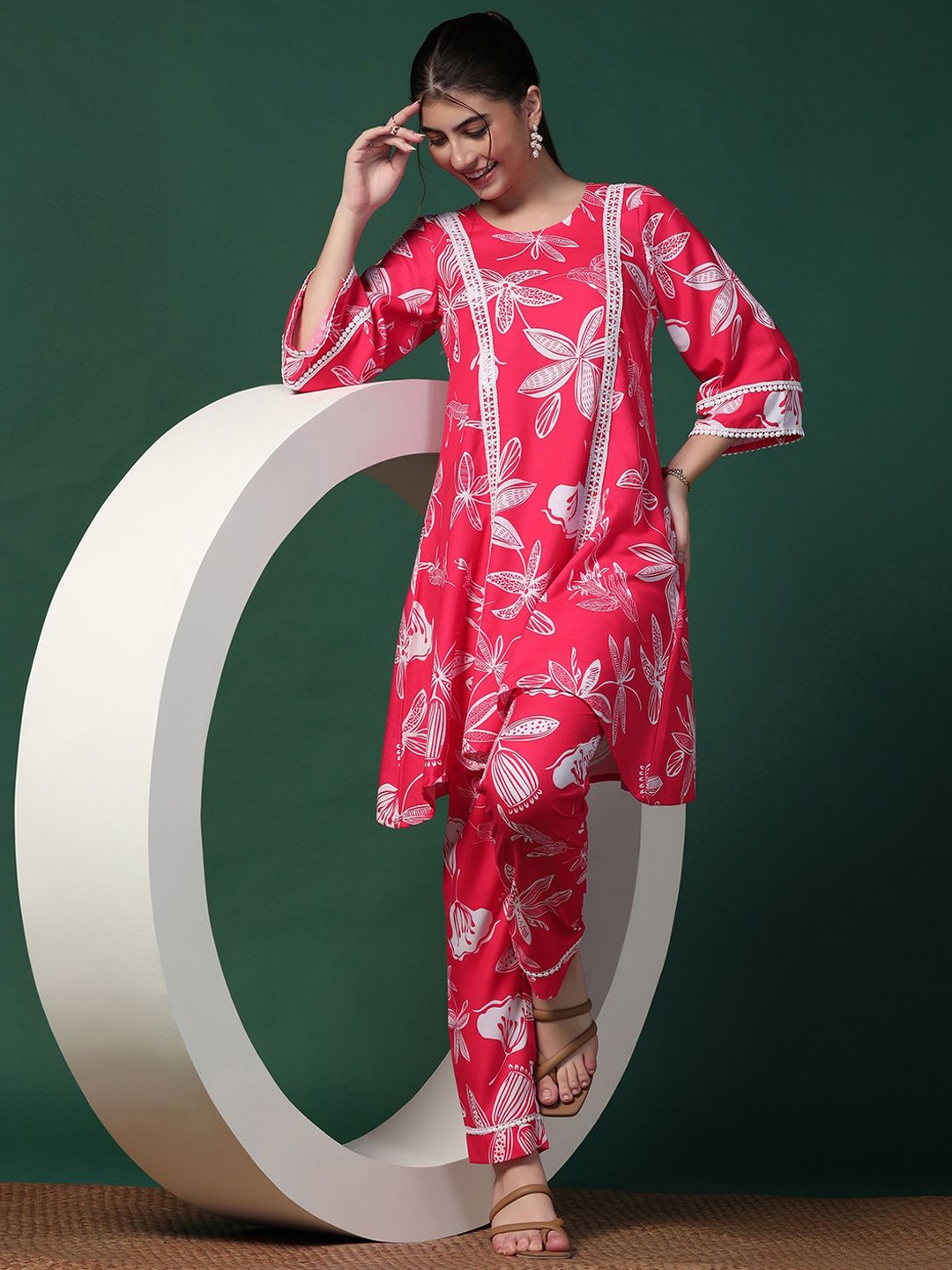 

Sangria Floral Printed Round Neck A-Line Kurta & Trousers, Pink