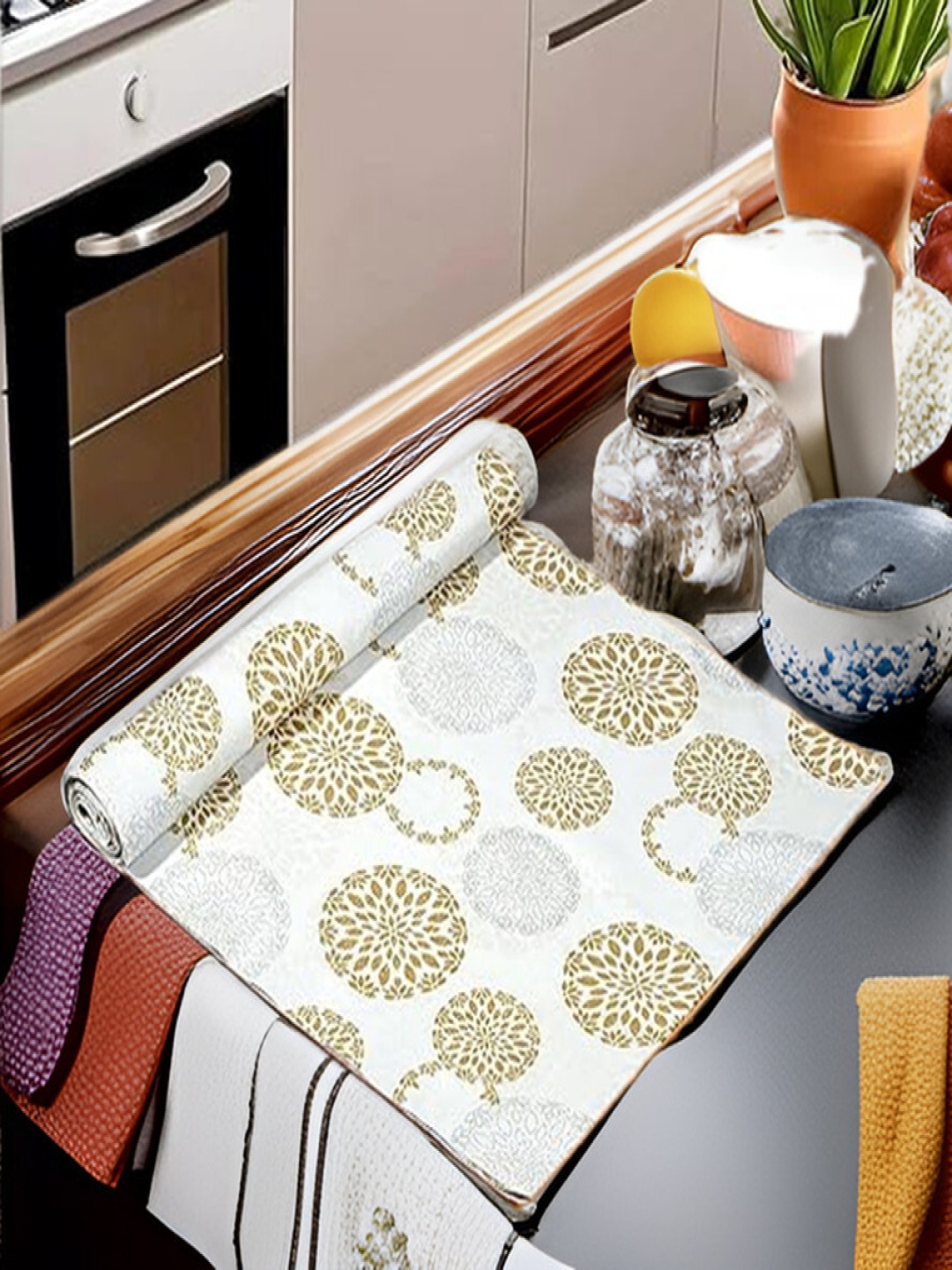 

REVEXO Green & White Printed Water-Resistant Shelf Liner