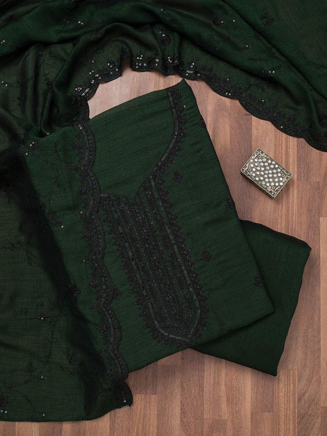 

Koskii Floral Embroidered Sequinned Tissue Unstitched Dress Material, Green