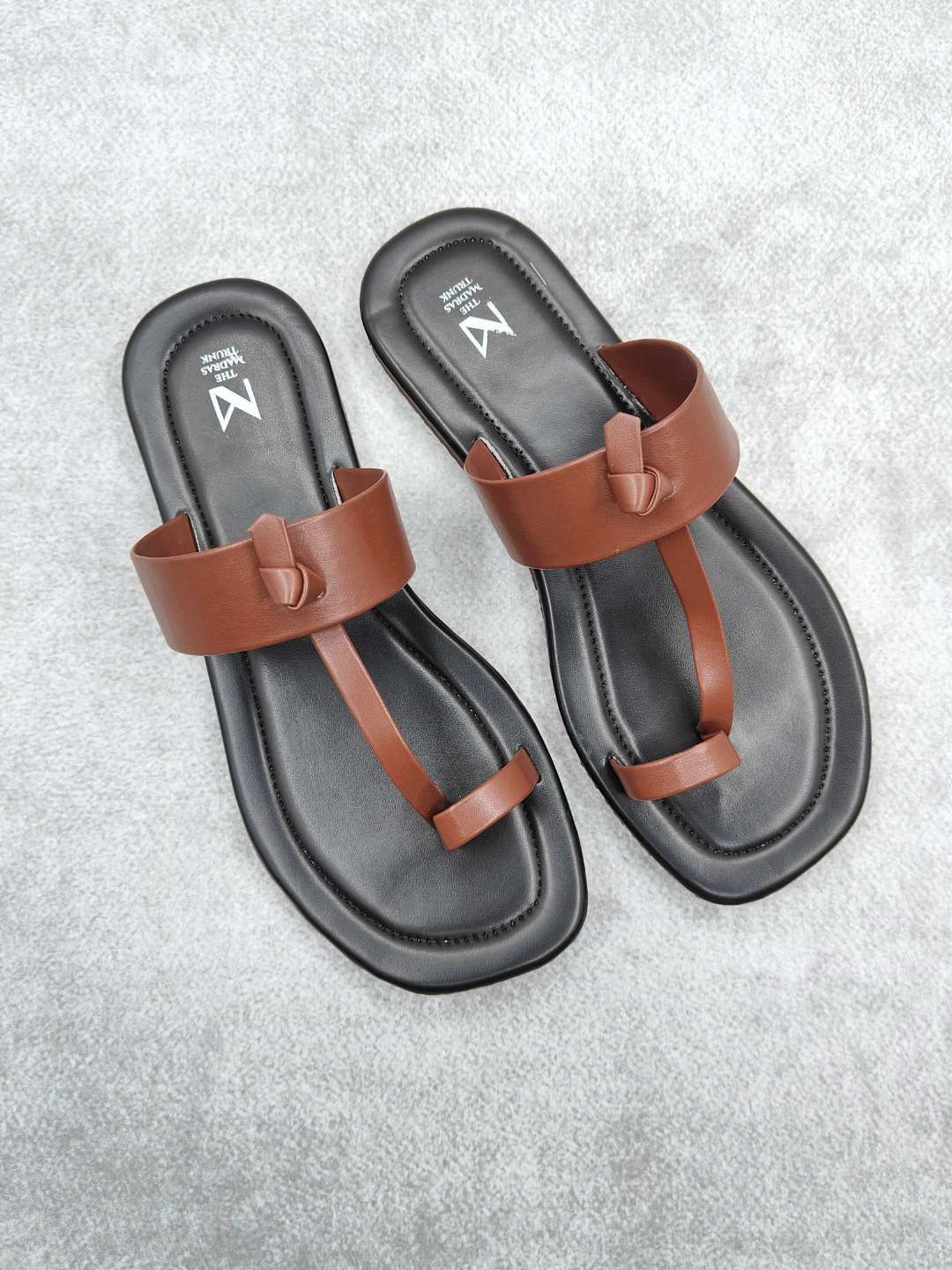 

THE MADRAS TRUNK Men Comfort Sandals, Black