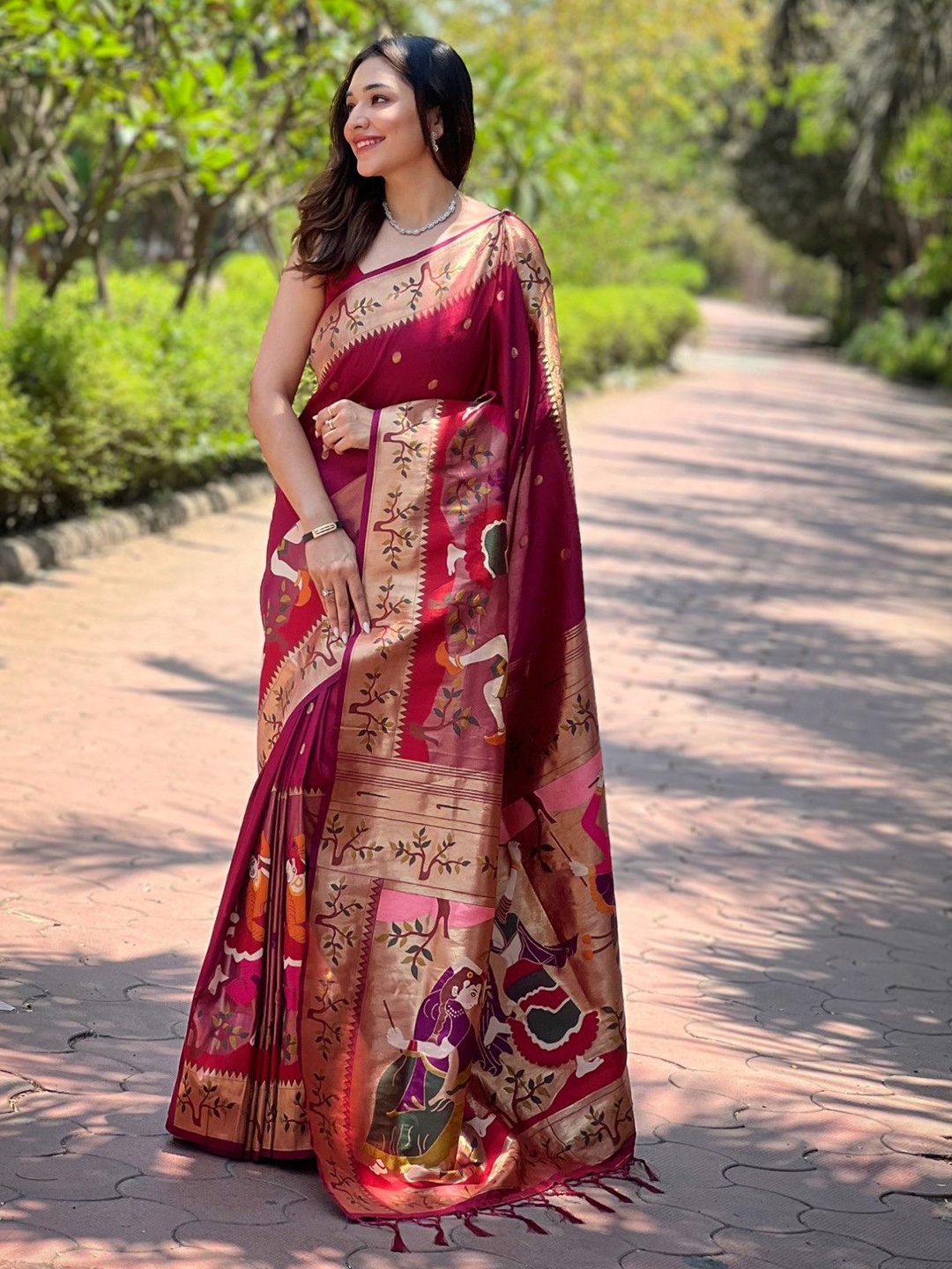 

DIVASTRI Woven Design Zari Paithani Saree, Magenta