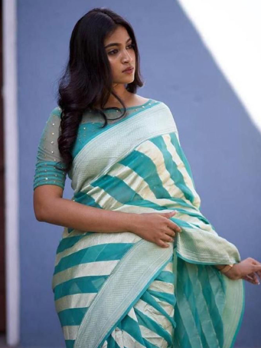 

Aika Woven Design Zari Pure Silk Banarasi Saree, Turquoise blue