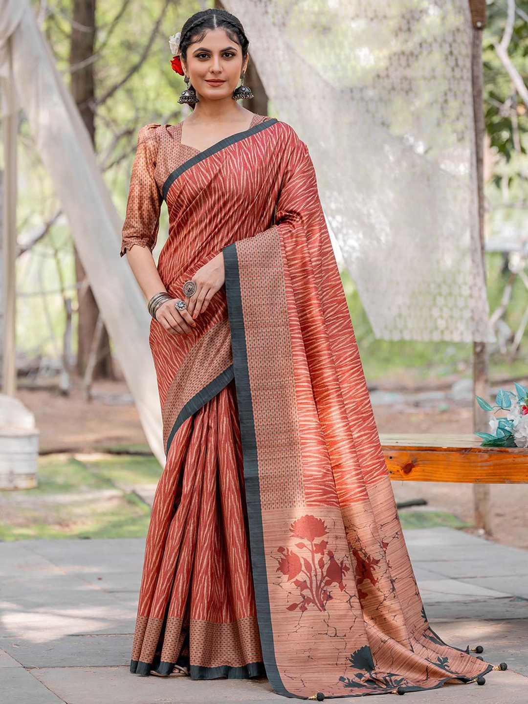 

KALINI Ethnic Motifs Silk Blend Block Print Saree, Brown