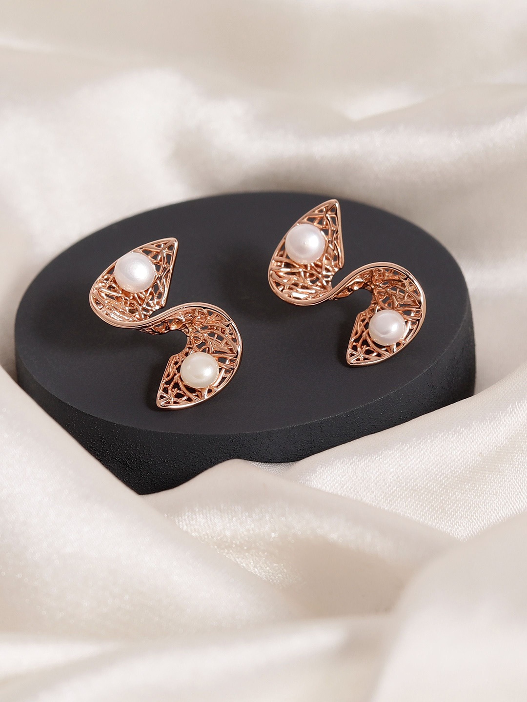 

DIAVO Rose Gold-Plated Artificial Pearls Studded Contemporary Shaped Drop Earrings