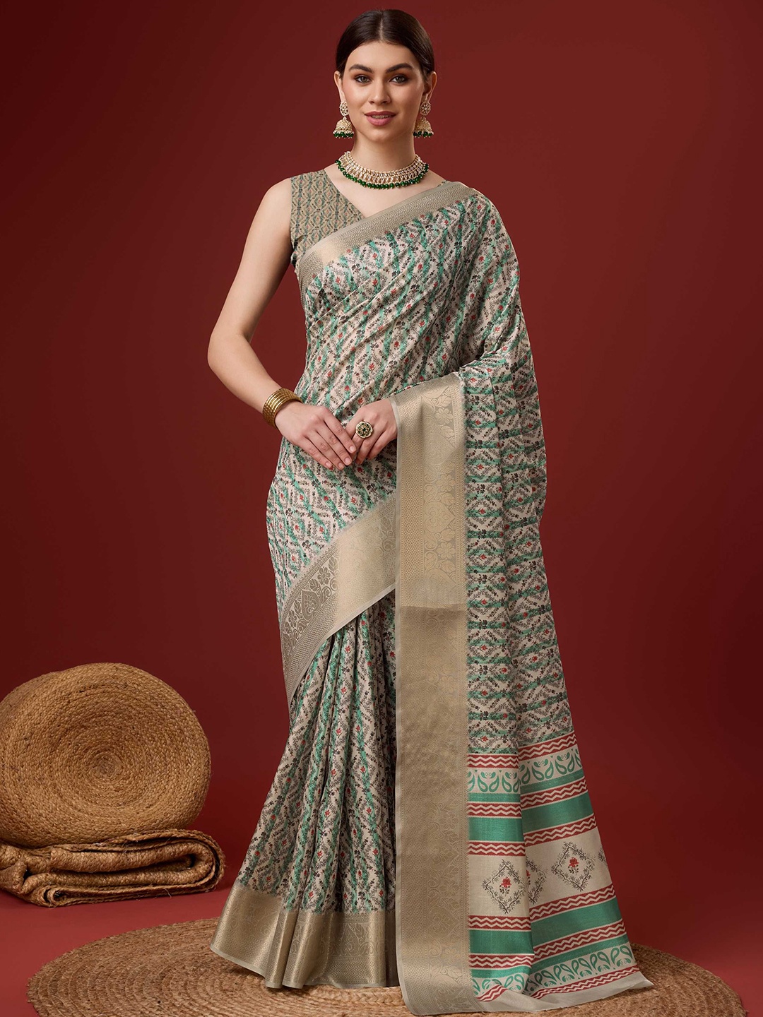 

DIVASTRI Floral Printed Zari Saree, Beige