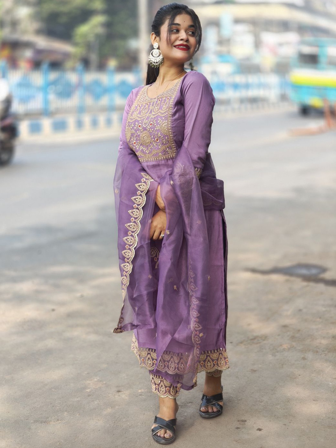 

VredeVogel Floral Yoke Design Zari Straight Kurta With Trouser And Dupatta, Lavender